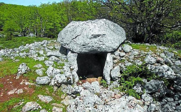 dolmen larrazpil